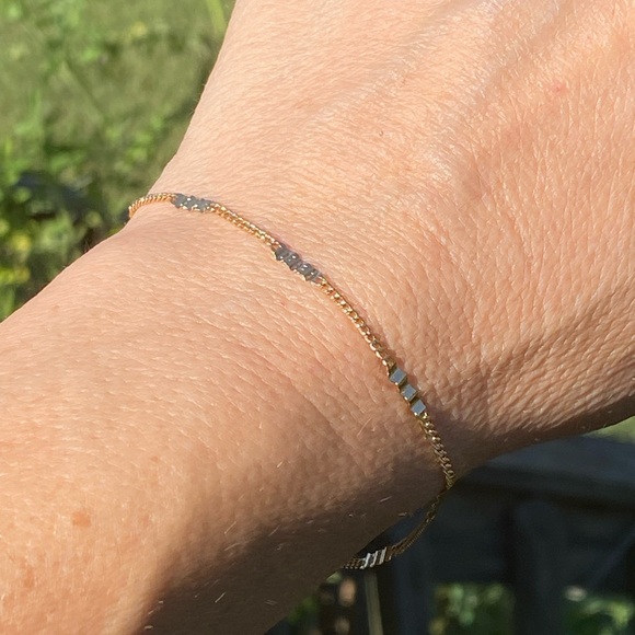 Dainty gold plated chain bracelet - new. - Picture 4 of 9